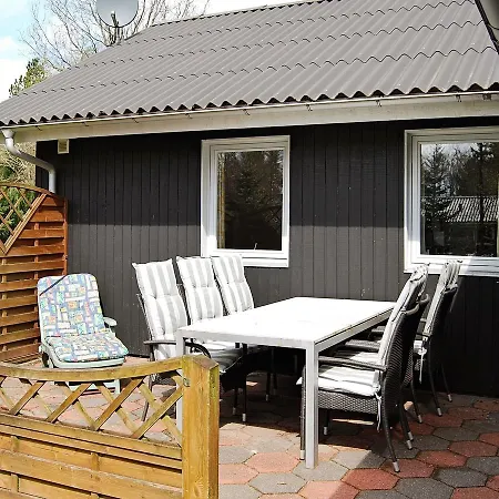 Three-bedroom Holiday In 8