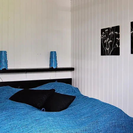 Three-bedroom Holiday In 8