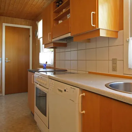 Three-bedroom Holiday In 8 * Ansager