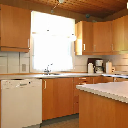 Three-bedroom Holiday In 8 * Ansager