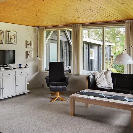 Feriehus Three-bedroom Holiday In 8 Ansager