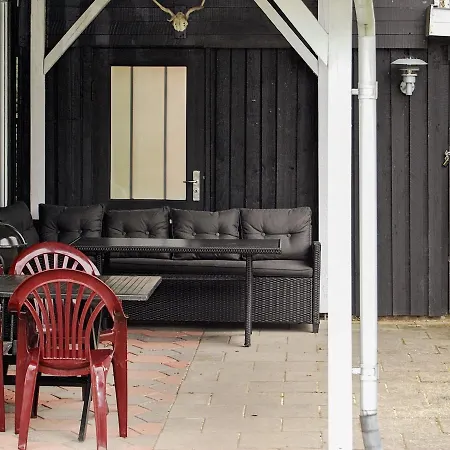 Three-bedroom Holiday In 8 * Ansager